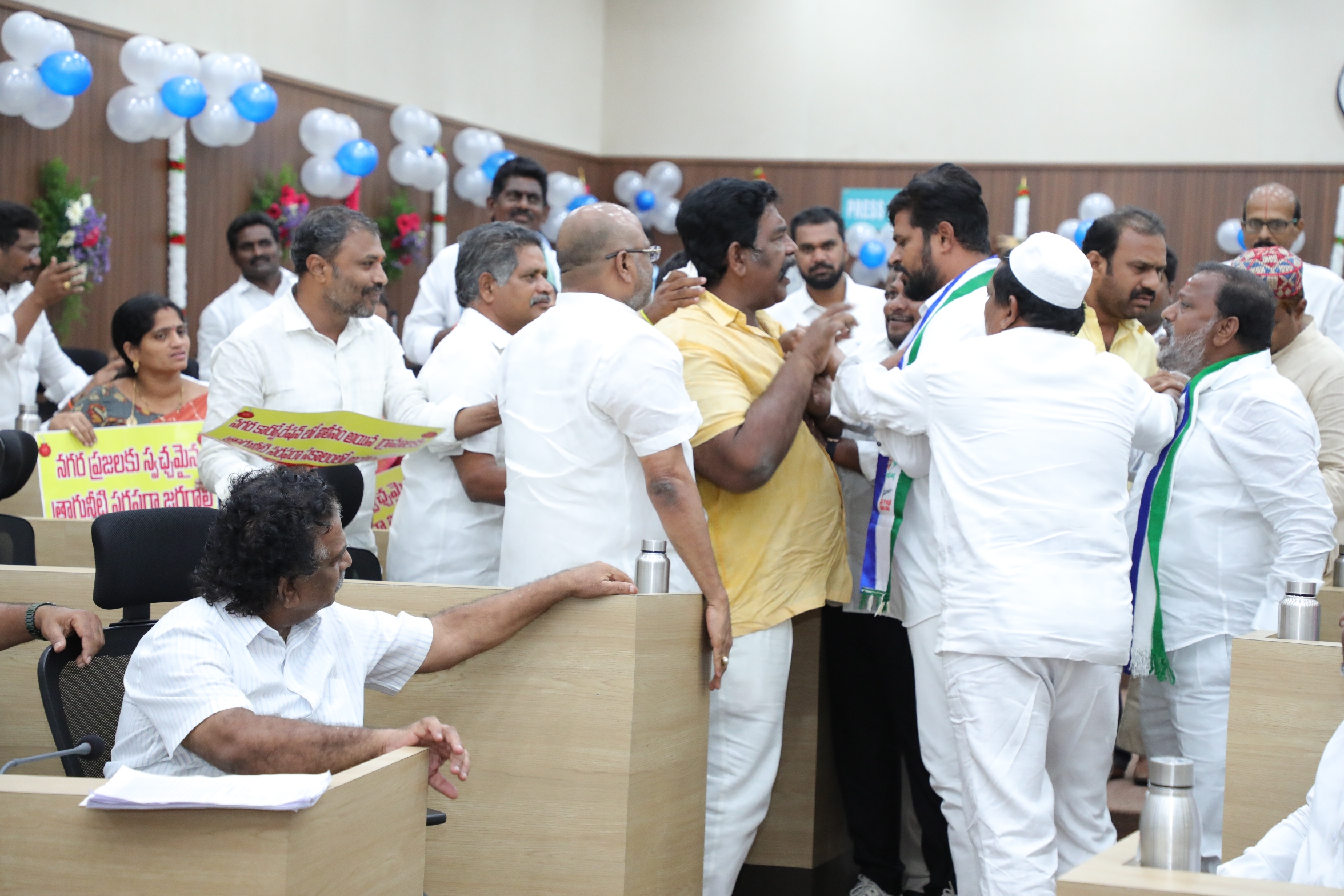 గుంటూరు కౌన్సిల్‌లో దాహం కేకలు