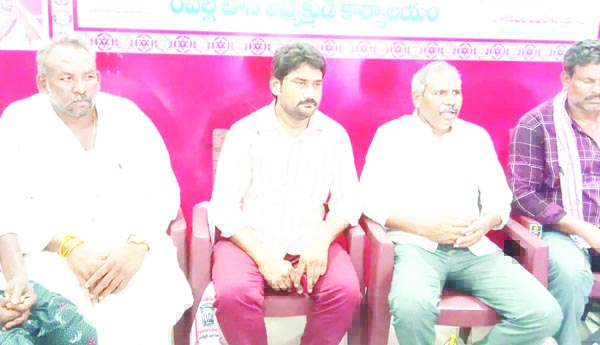 వైసిపి నాయకులు అరాచక శక్తులు