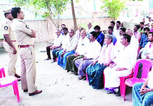 సైబర్‌ నేరగాళ్ల పట్ల  అప్రమత్తంగా ఉండాలి : సిఐ