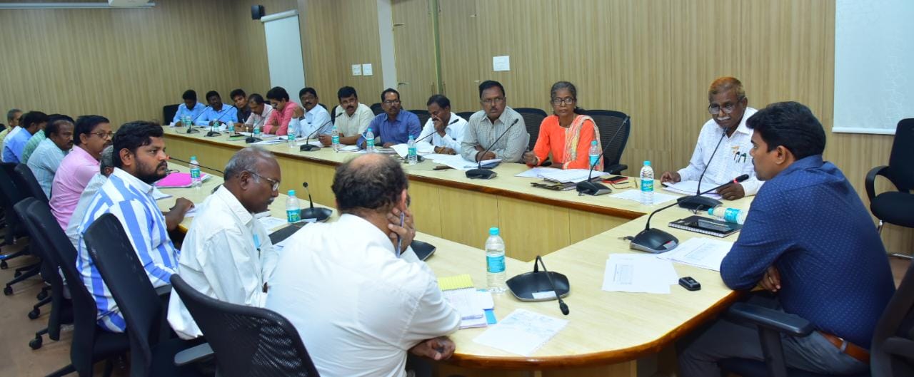 వేగవంతంగా ప్రాధాన్యత భవన నిర్మాణ పనులు : కలెక్టర్‌