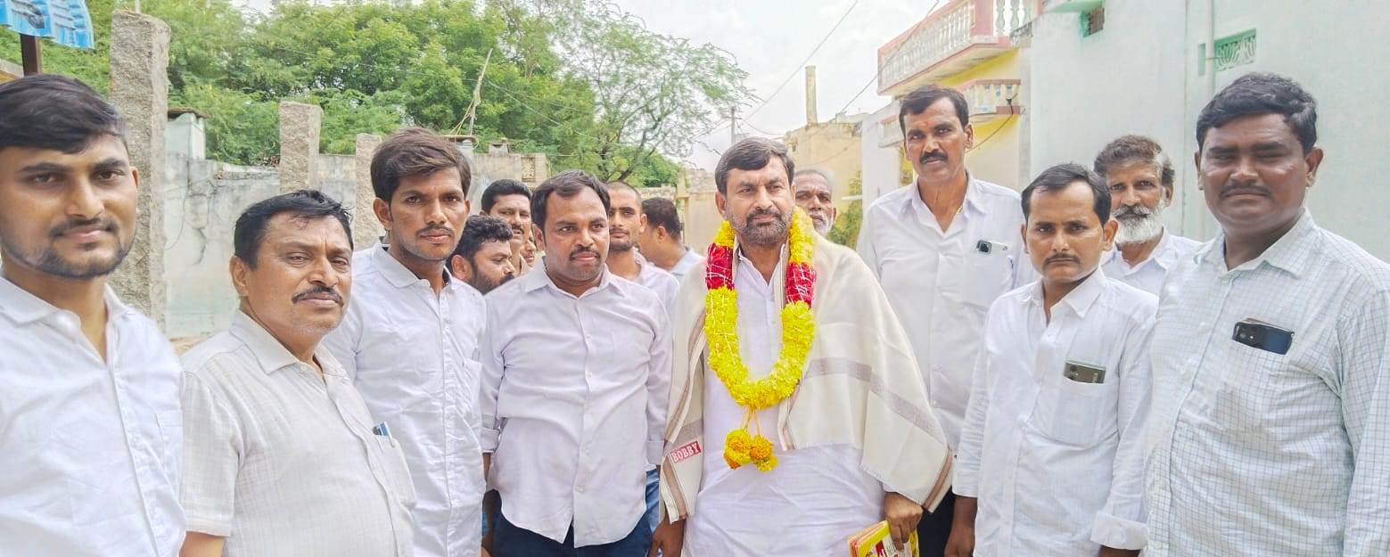రమేష్‌కుమార్‌రెడ్డికి స్వాగతం పలుకుతున్న టిడిపి నాయకులు, కార్యకర్తలు