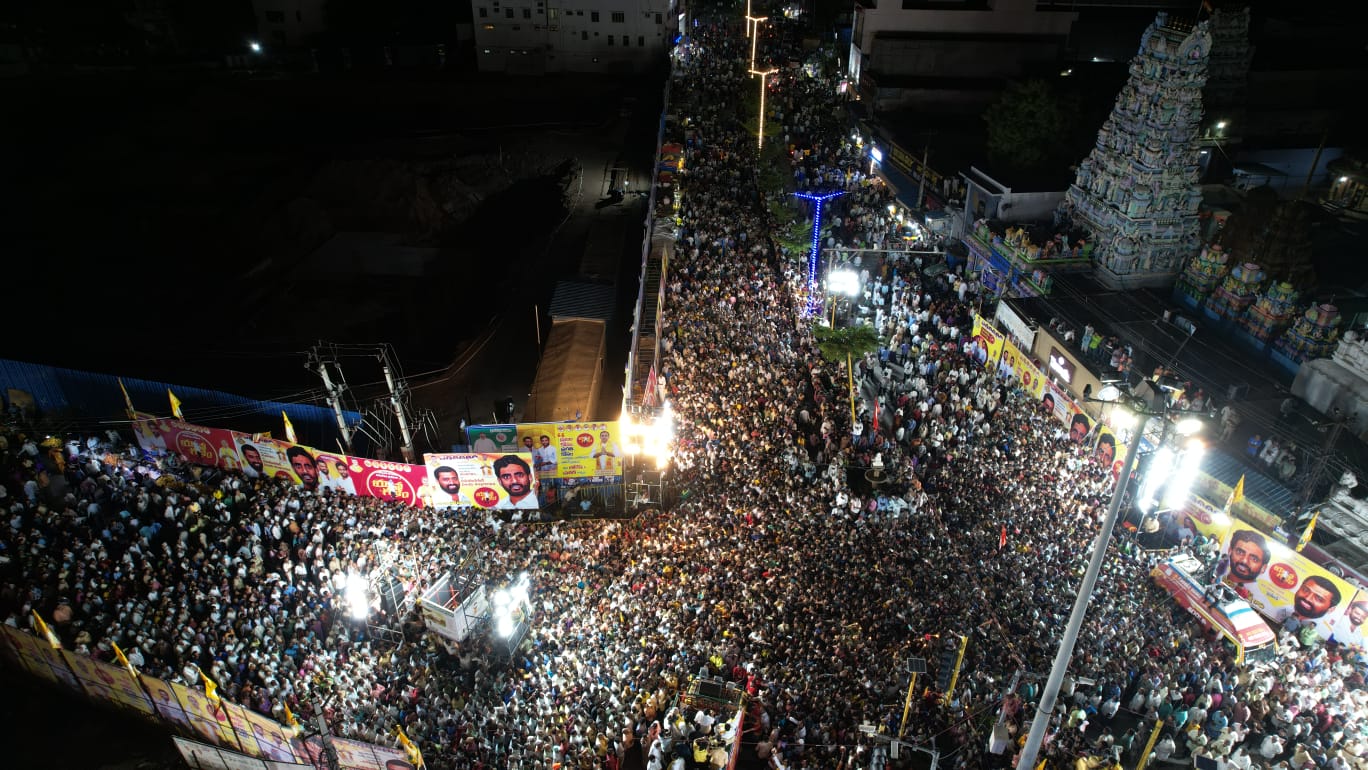 సభకు హాజరైన జనం