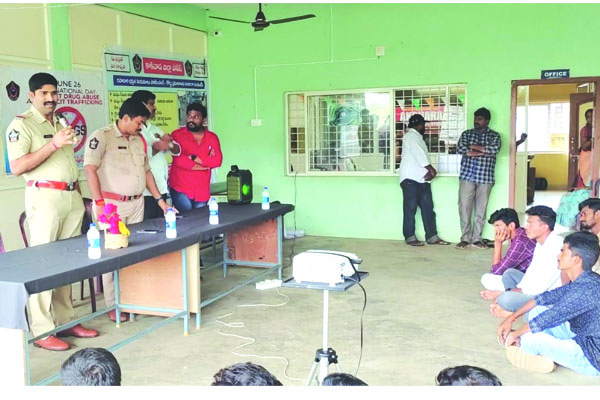 చెడు అలవాట్లకు దూరంగా ఉండాలి