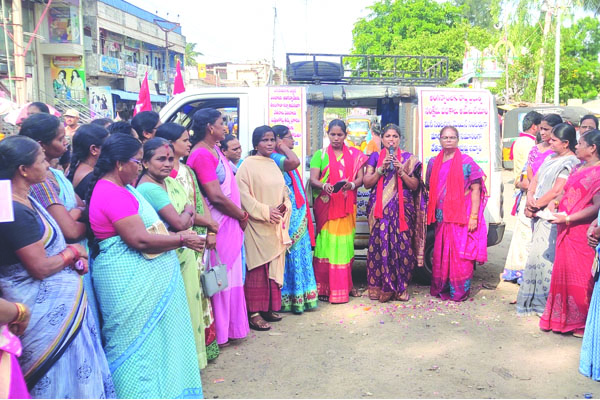 సమస్యలపై అంగన్‌వాడీల జాతా