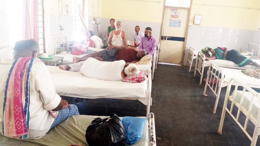 నత్తనడకన వంద పడకల ఆస్పత్రి భవన నిర్మాణం