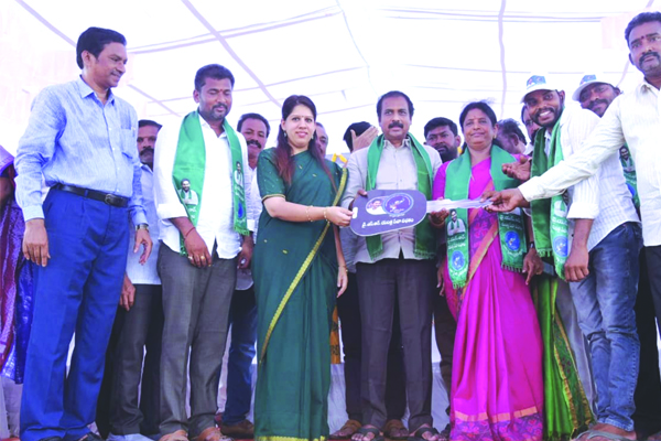 విప్లవాత్మక పథకాలతో రైతులకు భరోసా