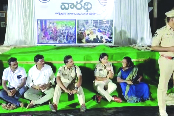 ప్రజలంతా స్నేహభావంతో మెలగాలి