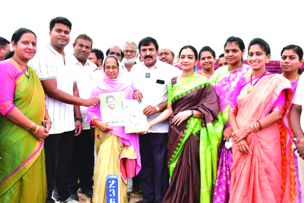 5,380 మందికి ఇళ్ల స్థలాల అప్పగింత