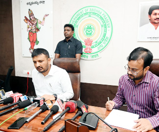 రైలు ప్రమాదంపై కంట్రోల్‌ రూమ్‌ : కలెక్టర్‌ 