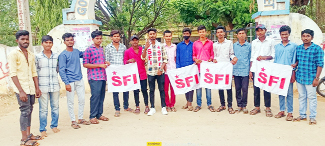 ఉచితంగా పాఠ్యపుస్తకాలు ఇవ్వాలి : ఎస్‌ఎఫ్‌ఐ