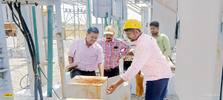 మాసాపేట సబ్‌స్టేషన్‌ను పరిశీలిస్తున్న ఎస్‌ఇ రమణ