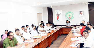  సమావేశంలో మాట్లాడుతున్న కలెక్టర్‌ గిరీష