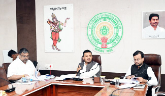 గృహ నిర్మాణాలు వేగవంతం చేయాలి : గిరీష 