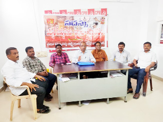 సమావేశంలో మాట్లాడుతున్న సిపిఎం జిల్లా కార్యదర్శి చంద్రశేఖర్‌