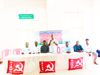  సమావేశంలో మాట్లాడుతున్న దడాల సుబ్బారావు