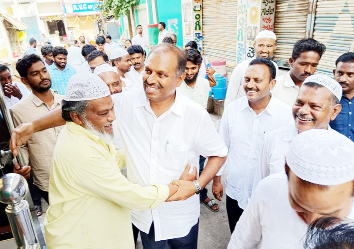 గడపగడపకూ కార్యక్రమంలో ఎమ్మెల్యే శ్రీకాంత్‌రెడ్డి