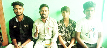 విలేకర్ల సమావేశంలో మాట్లాడుతున్న ఎస్‌ఎఫ్‌ఐ జిల్లా కార్యదర్శి నరసింహ