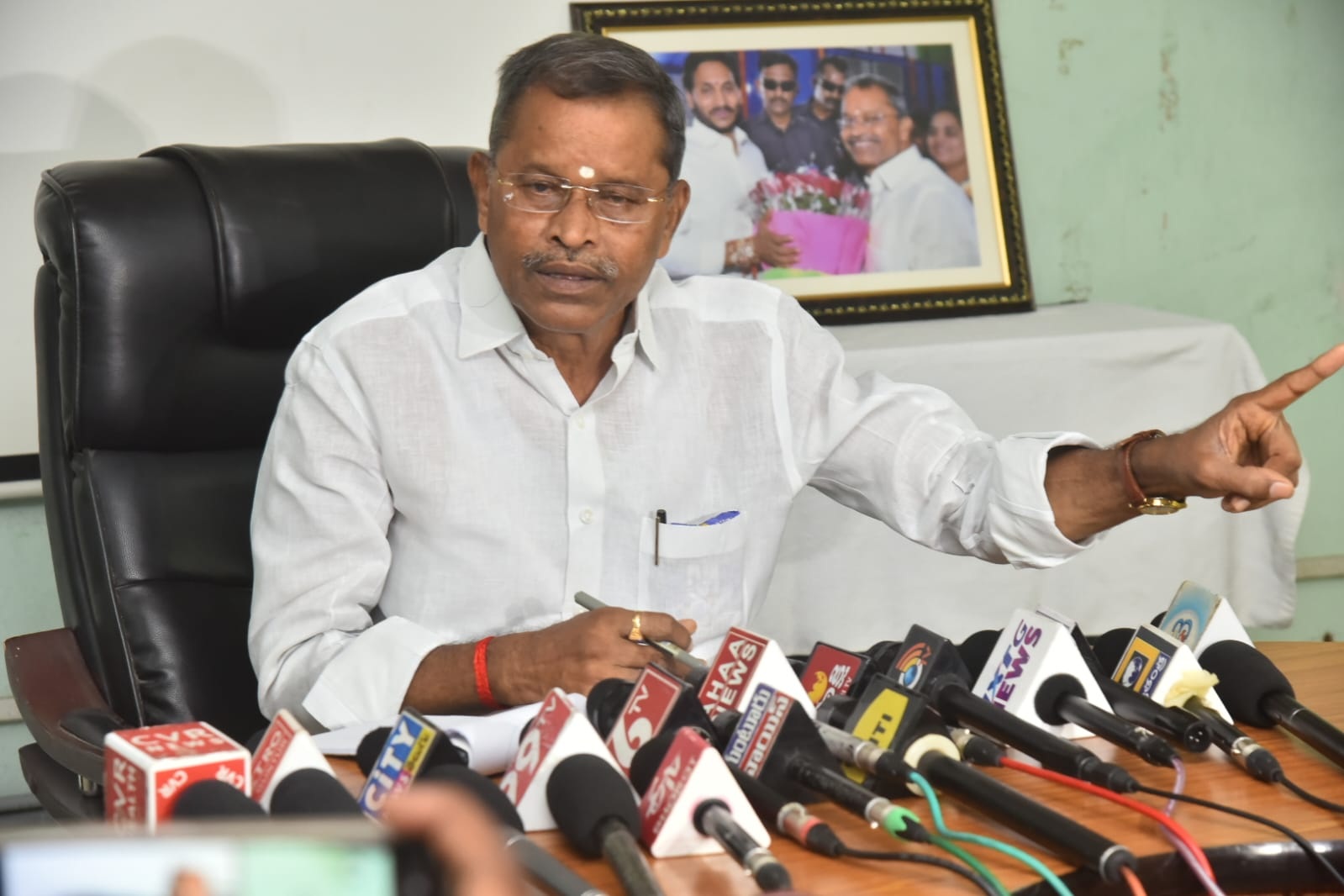 బహిరంగ చర్చకు సిద్ధమా?