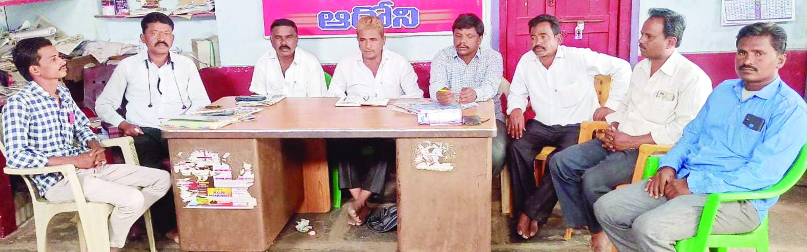 సమావేశంలో మాట్లాడుతున్న రాధాకృష్ణ