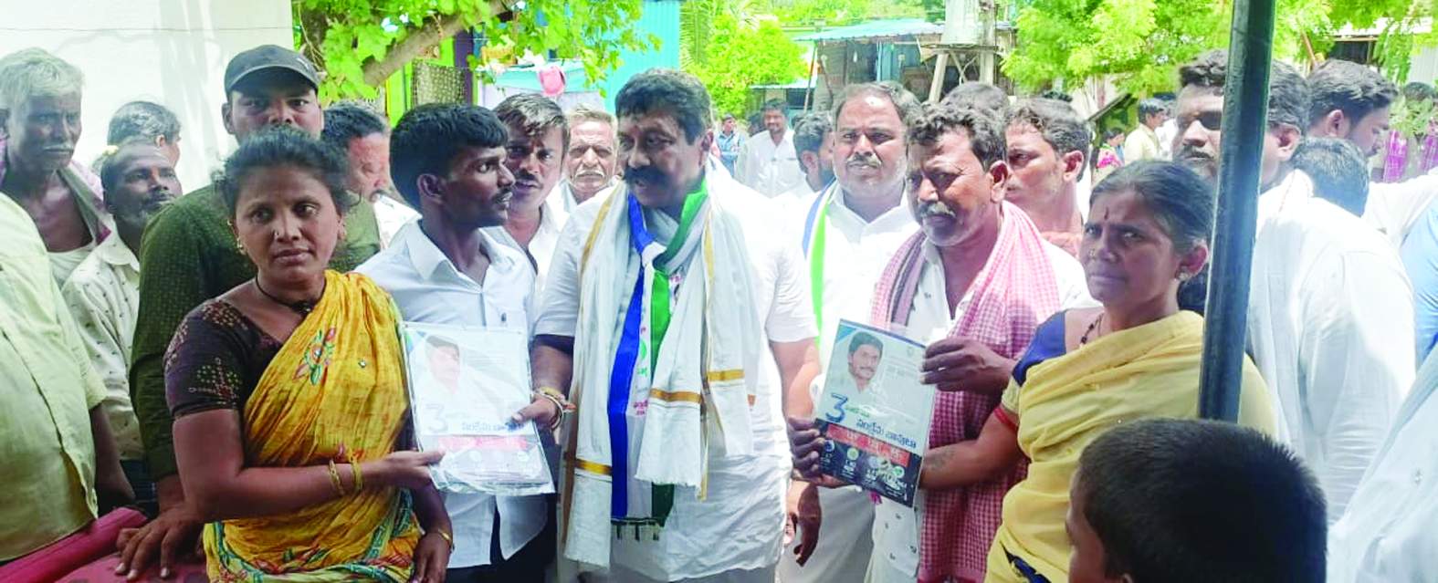 మాట్లాడుతున్న ఎమ్మెల్యే సాయిప్రసాద్‌ రెడ్డి