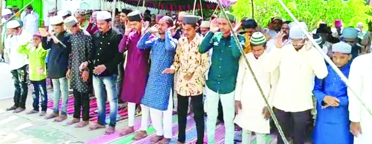 ఆదోనిలో ప్రార్థనలు నిర్వహిస్తున్న ముస్లింలు