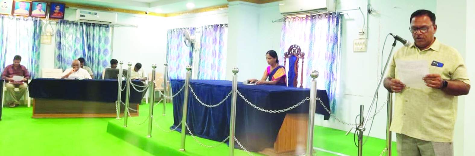 వివరాలు వెల్లడిస్తున్న మేనేజర్‌ విజయభాస్కర్‌ రెడ్డి