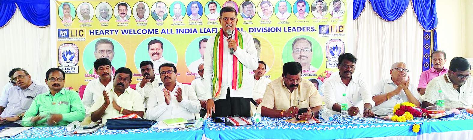 సమావేశంలో మాట్లాడుతున్న నాయకులు