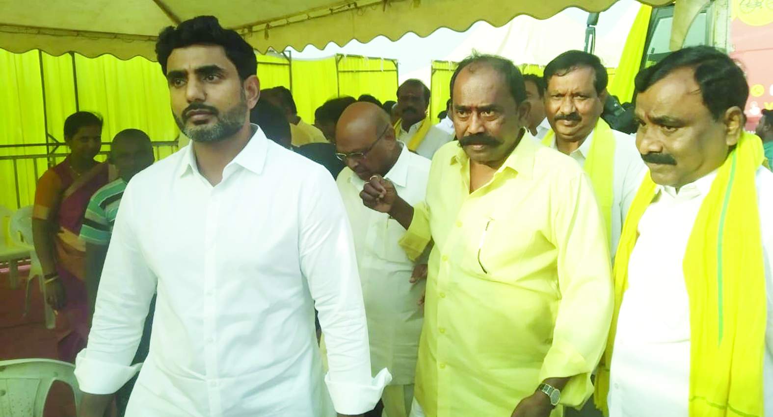 లోకేష్‌తో మాజీ ఎమ్మెల్యే మీనాక్షి నాయుడు