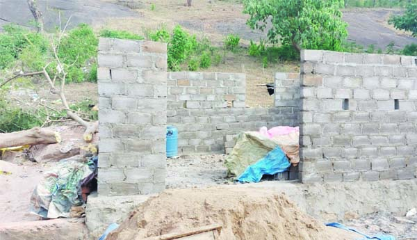 చాపరాయిలో అక్రమ కట్టడాలు