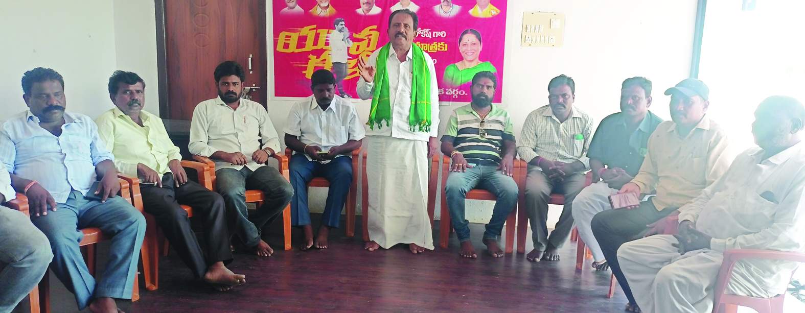 సమావేశంలో మాట్లాడుతున్న నారాయణ రెడ్డి