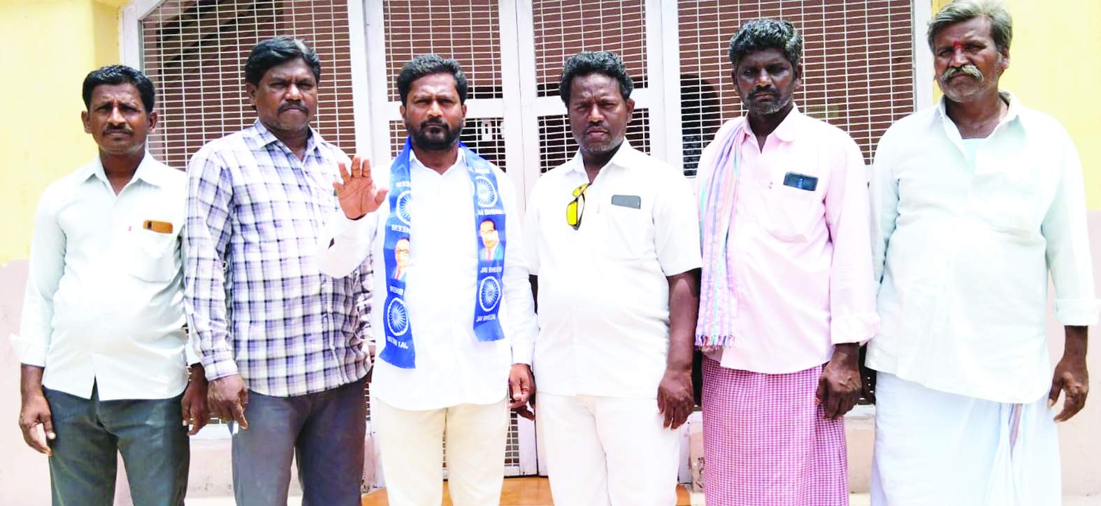 మాట్లాడుతున్న మహానంది