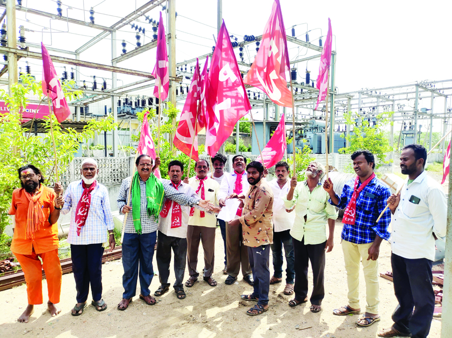 పెంచిన విద్యుత్‌ఛార్జీలతో పెనుభారం