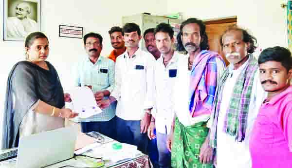 జీడి మామిడి రైతులను ఆదుకోవాలి