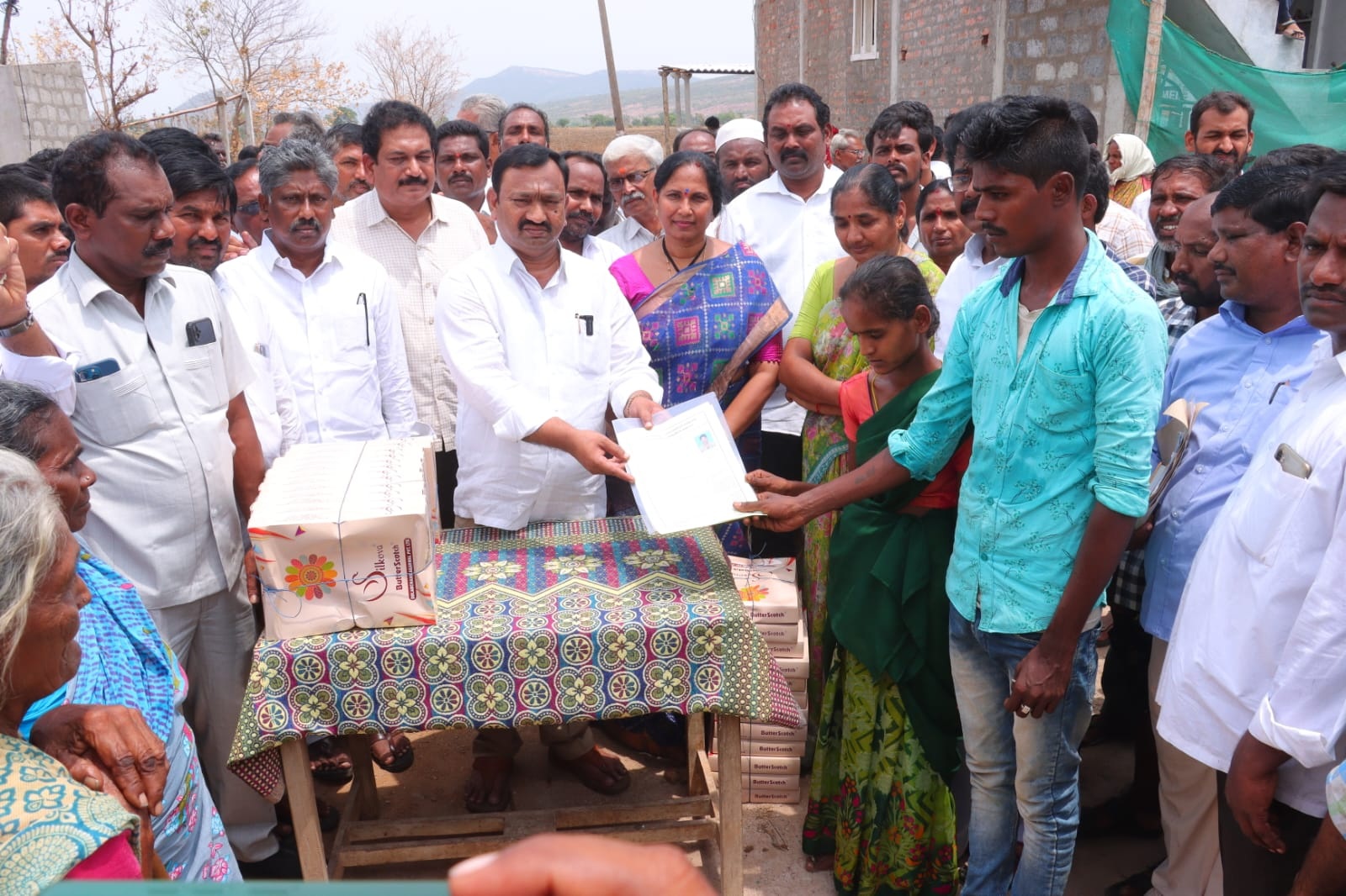 అగ్ని ప్రమాద బాధితులకు ఇళ్లపట్టాలు