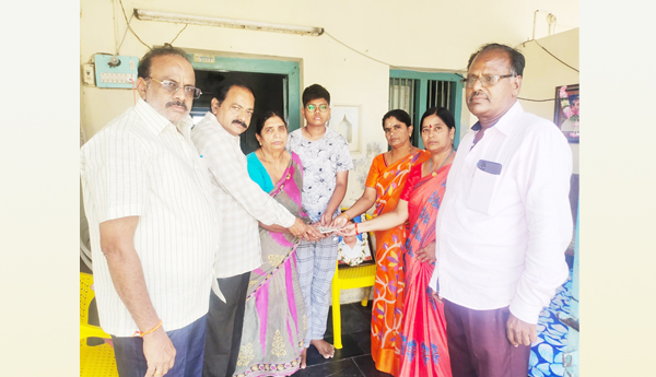 Prattipati-Foundation-financial-assistance-to-the-journalists-family