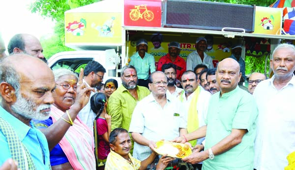 మొబైల్‌ అన్న క్యాంటీన్‌ ప్రారంభం