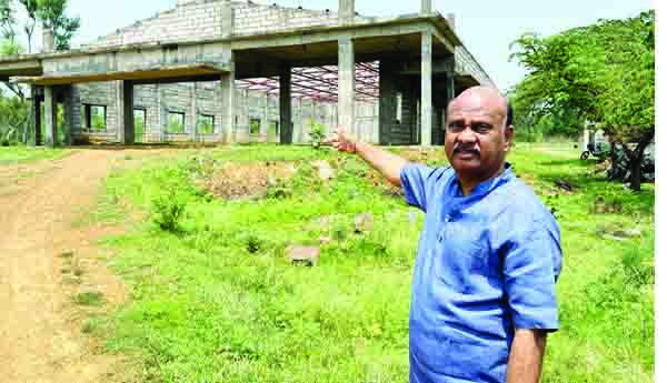 పనులు పూర్తి చేసేదెప్పడు?