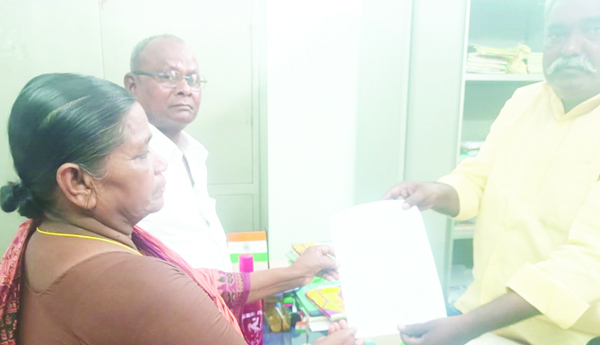 పంచాయతీ వార్డు మెంబర్‌ రాజీనామా