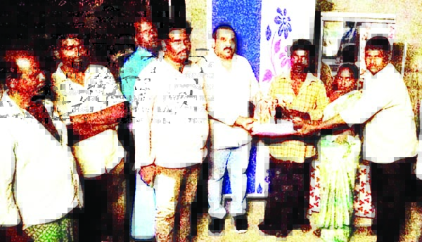  నిత్యావసరాలు అందజేత