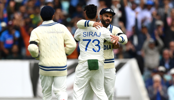 /Team-India-and-Aussie-players-entered-the-ring-with-black-ribbons