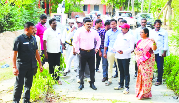 నాడు-నేడు పనులను పూర్తి చేయాలి: కలెక్టర్‌