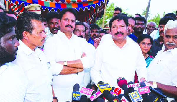 కుల రాజకీయాలు తగదు: మంత్రి