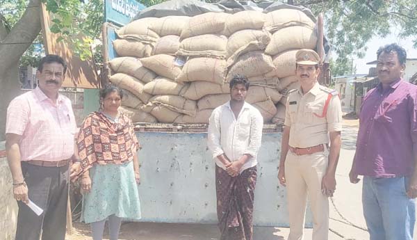 219 బస్తాల రేషన్‌ బియ్యం స్వాధీనం