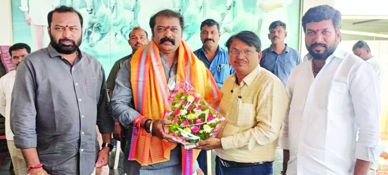 మంత్రి జయరామ్‌ను కలిసిన చిప్పగిరి నూతన ఎంపిడిఒ కొండయ్య