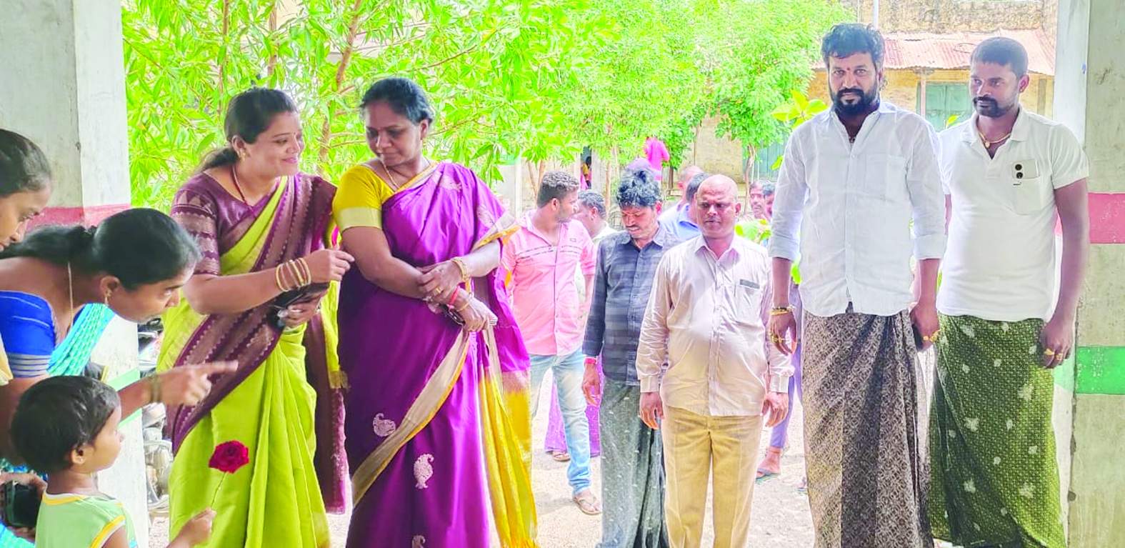 కార్యక్రమంలో పాల్గొన్న గుమ్మనూరు నారాయణ