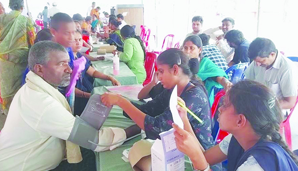 వైద్యశిబిరంలో 1735 మందికి పరీక్షలు