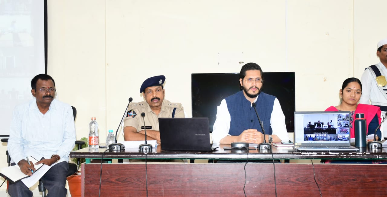 టాస్క్ ఫోర్స్ సమావేశంలో మాట్లాడుతున్న కలెక్టర్