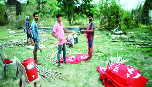 Purukeka-of-Polavaram-evacuees-Mahapadayatra-from-Nellipaka-today