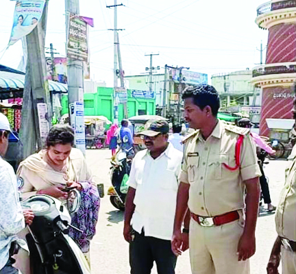 మహిళల మొబైల్స్‌లో 'దిశ' తప్పనిసరి