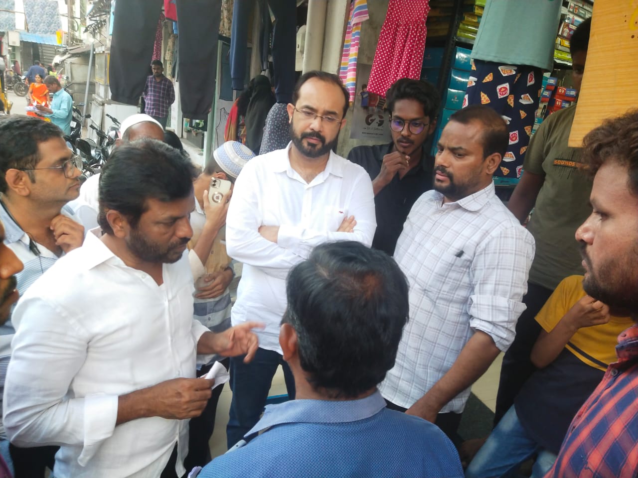 మాట్లాడుతున్న ఎమ్మెల్యే హఫీజ్‌ఖాన్‌ 